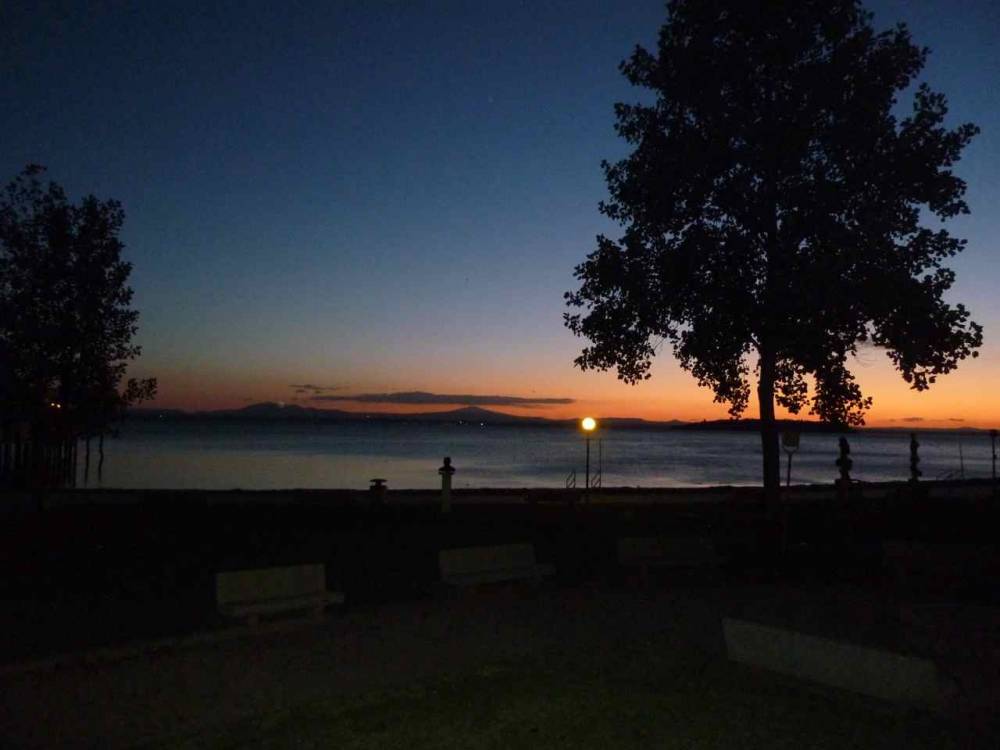 A winter evening at Lake Trasimeno. Photo: Pajonk