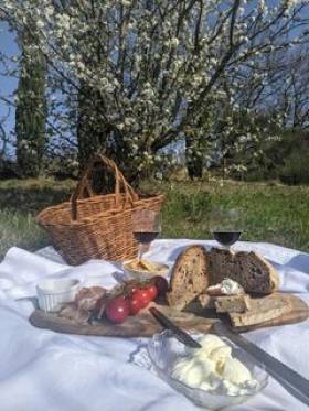 Umbrian picnic in spring